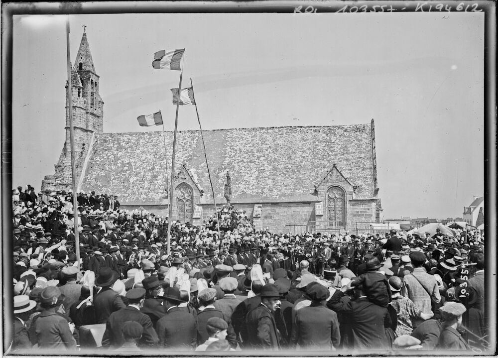 Remise de décorations aux marins, 15 août 1925