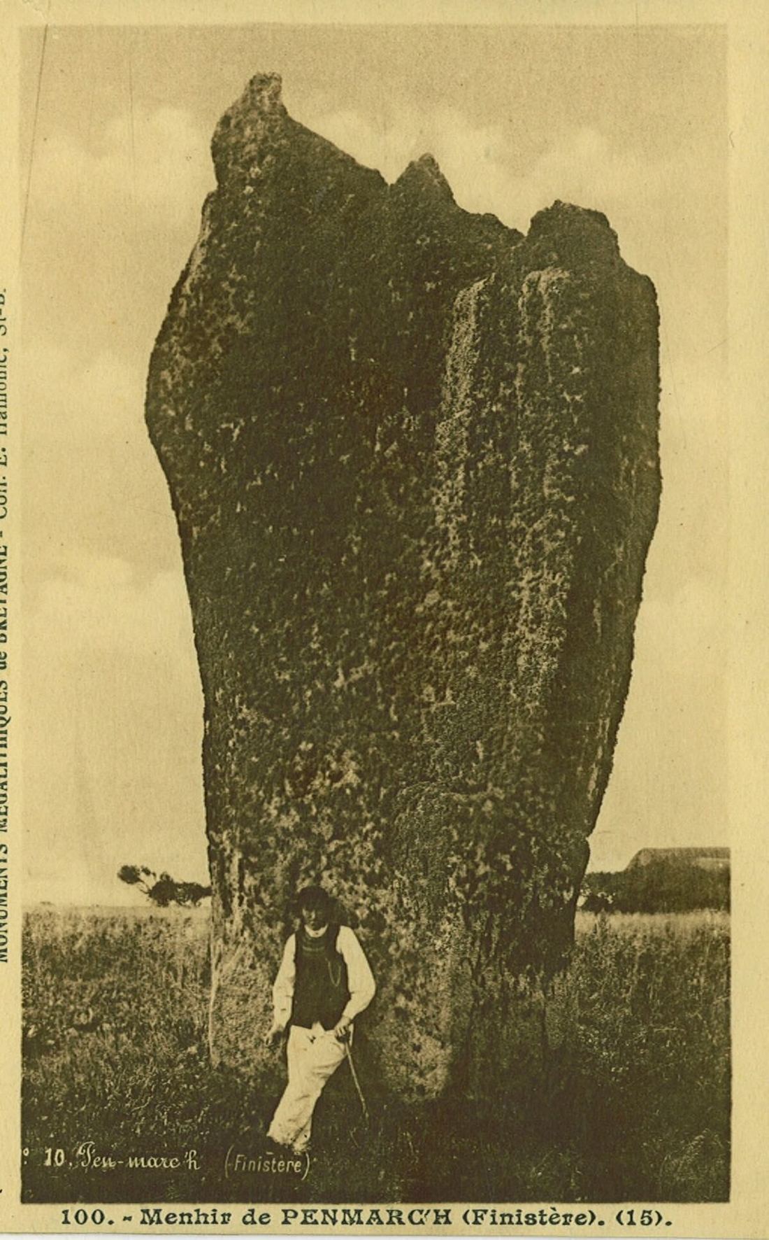 Le menhir de Penmarc'h, carte postale ancienne.