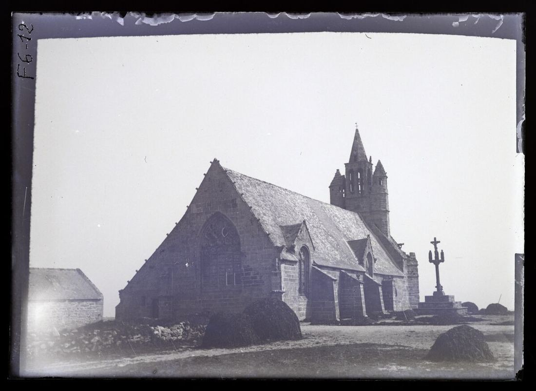 La chapelle Notre-Dame de la Joie en front de mer, en avril 1935.