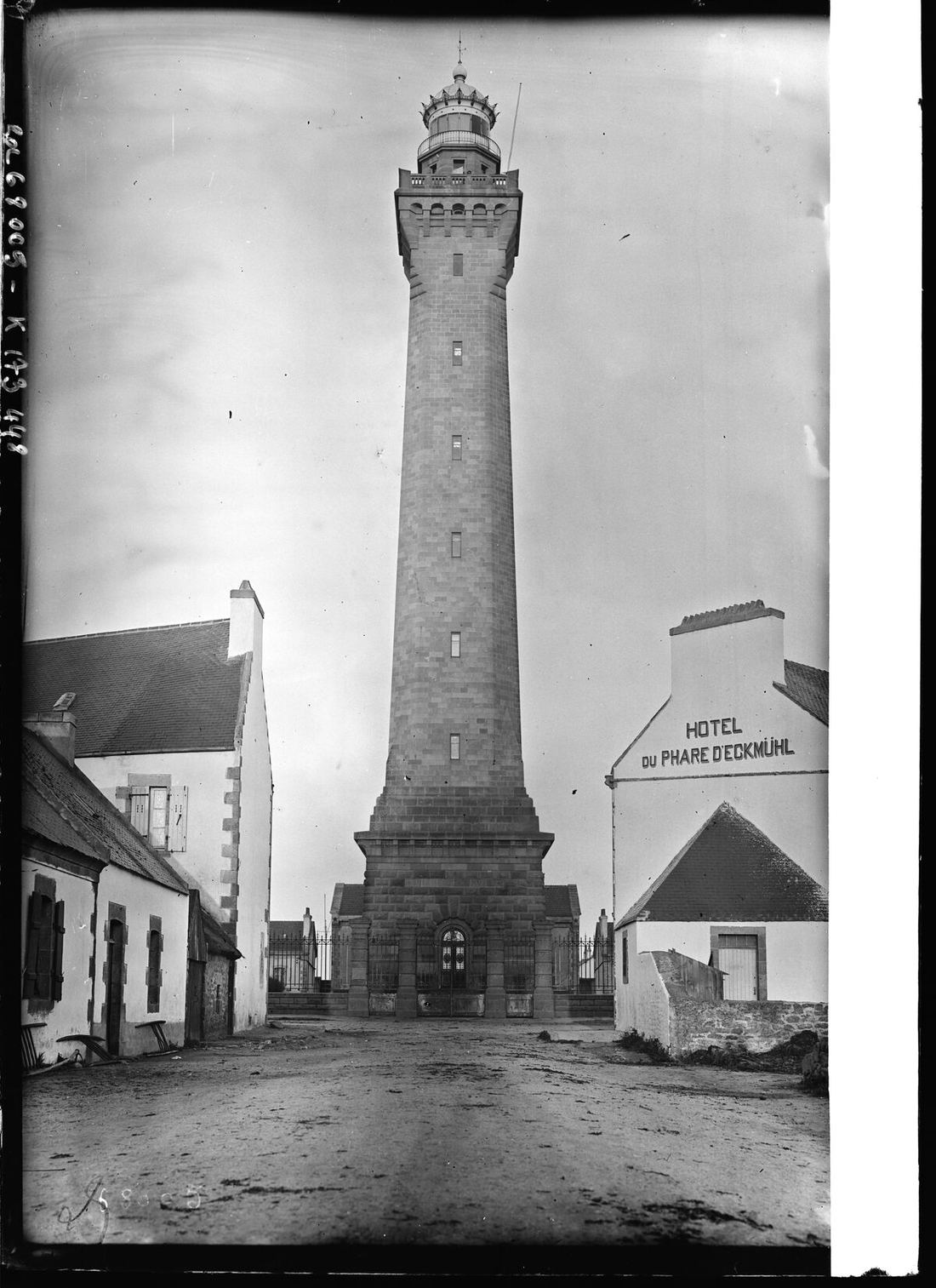 Le phare d'Eckmühl photographié en 1921.