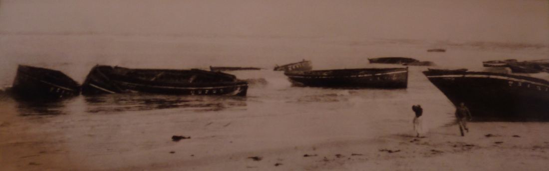 Bateaux échoués sur la grève de Pors Carn après la tempête du 30 septembre 1912.