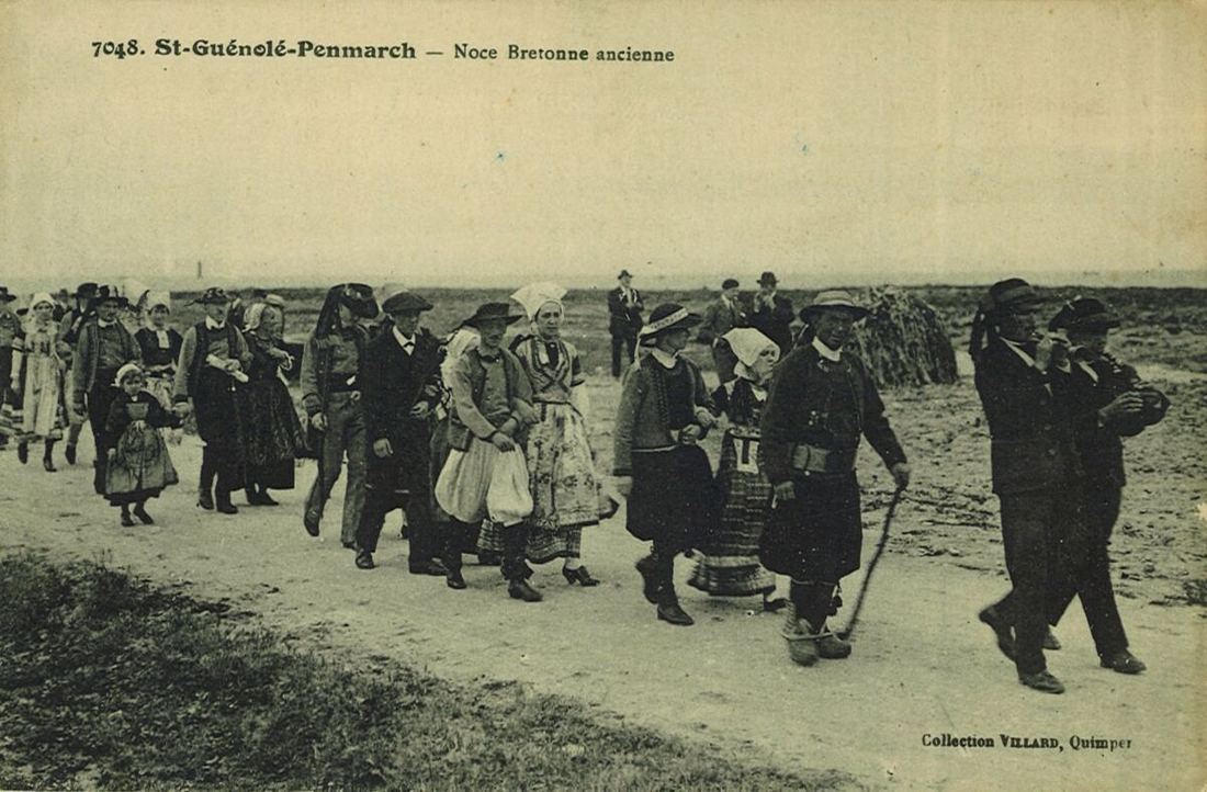 Une noce bretonne à Saint-Guénolé, carte postale ancienne.