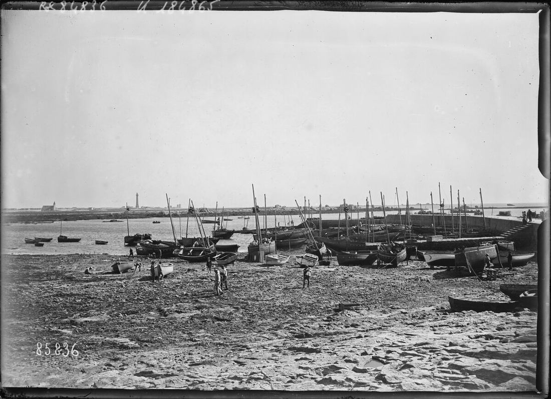 Le port de Saint-Guénolé, en 1923.