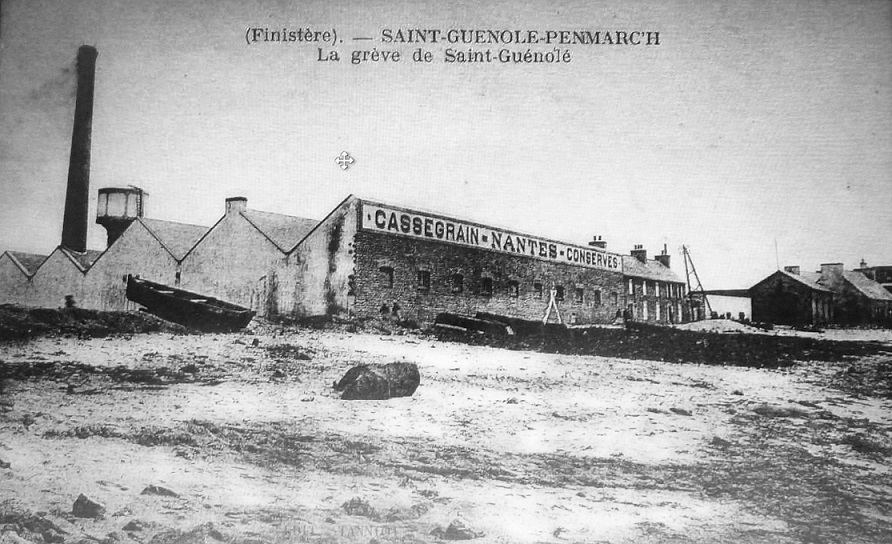 L'usine de conserves Cassegrain à Saint-Guénolé, en 1920.